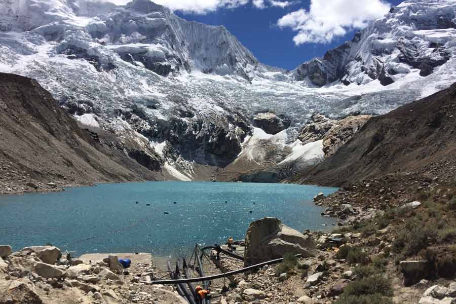 ভারতের তিন রাজ্য এবং একটি কেন্দ্রশাসিত অঞ্চলে ৩৪টি হিমবাহ রয়েছে। তার মধ্যে ১৪টি বড় হিমবাহ। হিমাচলপ্রদেশ, উত্তরাখণ্ড, অরুণাচল প্রদেশ এই তিন রাজ্য এবং কেন্দ্রশাসিত লাদাখে রয়েছে এই হিমবাহগুলি।