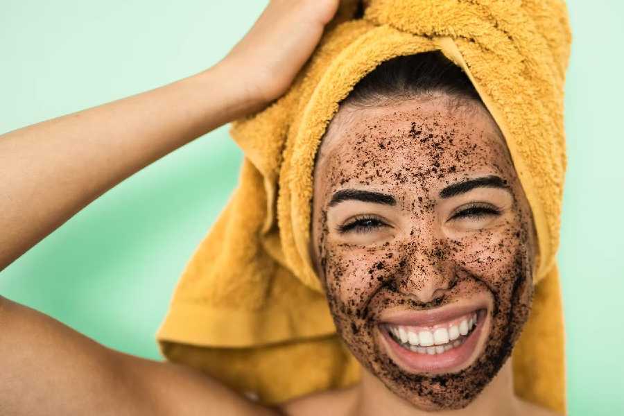 Five ways to peak up your beauty routine with coffee powder.