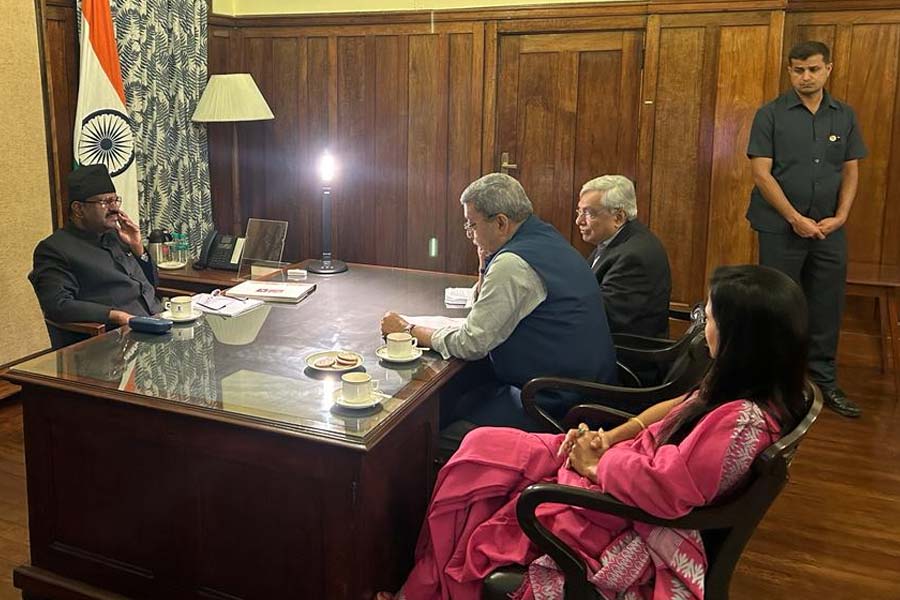 রাজ্যপালের সঙ্গে বৈঠকে তৃণমূলের প্রতিনিধি দল। 