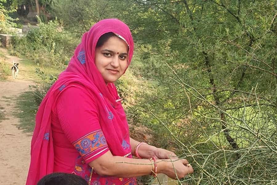 গ্রামের মহিলাদের উন্নয়নেও নানা পদক্ষেপ করেছেন তিনি। সে উদ্যোগে ঢেলেছেন পঞ্চায়েতপ্রধান হিসাবে প্রাপ্ত নিজের ভাতার অর্থও। গত সেপ্টেম্বরে ‘কৌন বনেগা ক্রোড়পতি’ শোয়ে অমিতাভ বচ্চনের উল্টো দিকের আসনে বসে ৬ লক্ষ ৭০ হাজার টাকা জেতার পর প্রতিশ্রুতি দিয়েছেন, গ্রামের মেয়েদের খেলাধুলো-সহ পরিবেশ সংরক্ষণের কাজে সে অর্থ ব্যয় করবেন।