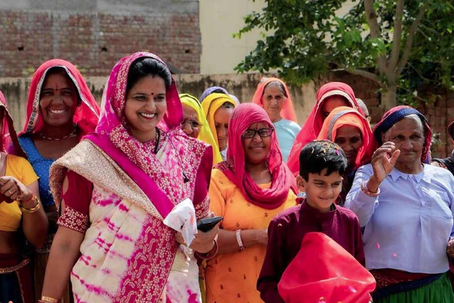 গ্রাম পঞ্চায়েতে মহিলাদের জন্য সংরক্ষিত আসনে প্রার্থী হয়েছিলেন নীরু। পঞ্চায়েত নির্বাচনে জয়ের পর আক্ষরিক অর্থেই ক্ষমতার রাশ রেখেছেন নিজের হাতে। তিনি জানিয়েছেন, দেশের বহু গ্রামে মহিলারা পঞ্চায়েত প্রধানের আসনে বসলেও বকলমে তা পরিচালনা করেন তাঁদের স্বামীরা। তবে নীরুর ক্ষেত্রে তা হয়নি।