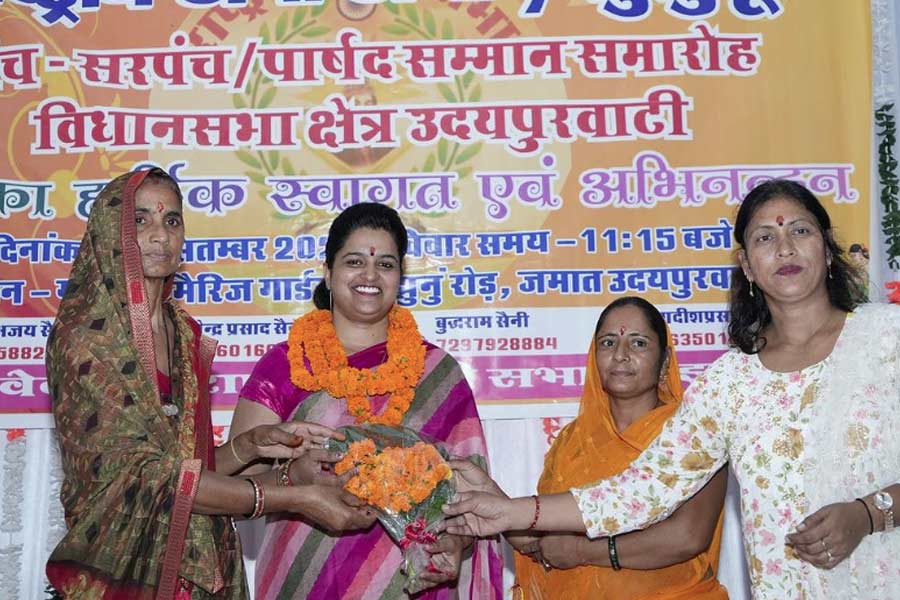 গ্রামোন্নয়নের পাশাপাশি স্থানীয় মেয়েদের হকির প্রশিক্ষণের কাজে মনোযোগ দিয়েছিলেন নীরু। নিজের যে স্বপ্ন অধরা ছিল, তা অন্য মেয়েদের মধ্যে দিয়ে পূরণে ব্যস্ত হয়ে ওঠেন। হকি খেলার কথা তো দূরের কথা, গ্রামের বেশির ভাগ মেয়েদেরই কম বয়সে বিয়ে দেওয়ার চল ছিল। তবে সে প্রথায় রাশ টানতে পেরেছেন নীরু।