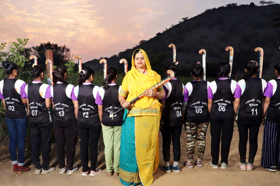 বেশির ভাগ দিন কোচের পাশাপাশি নিজেই হকি স্টিক হাতে মাঠে নেমে পড়েন নীরু। কমবয়সি মেয়েদের ড্রিবলিং এবং ড্র্যাগিং করাও শেখান।