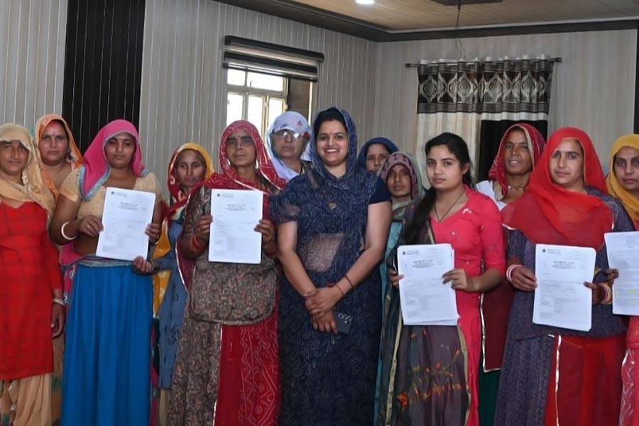 পরিবেশ নিয়ে সচেতনতায়ও জোর দেন তিনি। বৃষ্টির জল সংরক্ষণের জন্য উদ্যোগী হয়েছেন। এ ছাড়া, ক্ষমতায় আসার পর গ্রামের রাস্তাঘাট তৈরিতেও নজর দিয়েছেন বলে জানিয়েছেন নীরু। এমনকি, গ্রামবাসীদের জন্য নানা প্রকল্পের বাস্তবায়নে একটি স্বেচ্ছাসেবী সংগঠনও তৈরি করেছেন।