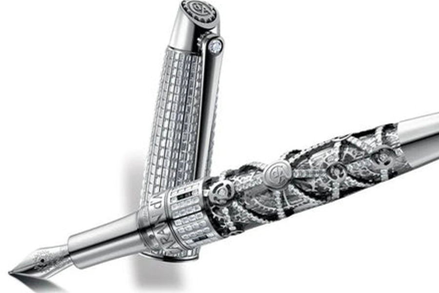 সুইৎজ়ারল্যান্ডে একটি বিশেষ ধরনের ফাউন্টেন পেন তৈরি করা হয় যার কাঠামো ১৮ ক্যারাট সাদা সোনা দিয়ে নির্মিত। পুরো কলমটি ৮৫০টি হিরের টুকরো দিয়ে সাজানো।