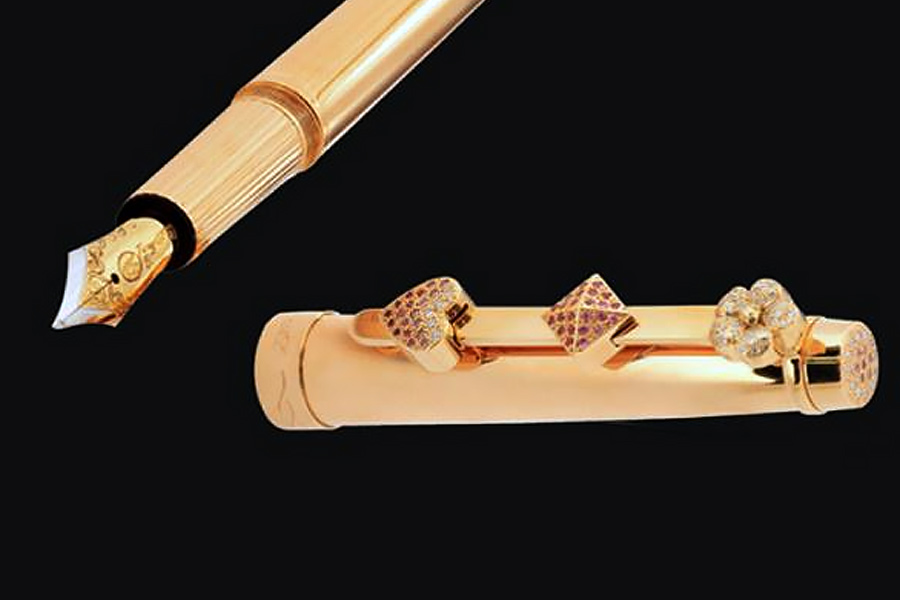 ‘হেভেন গোল্ড’ নামের একটি কলমও বিশ্বের সবচেয়ে দামি কলমের তালিকায় নাম লিখিয়েছে।