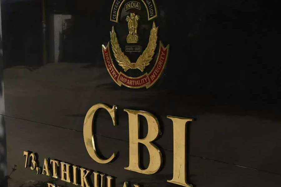 দমদম পুরসভার বর্তমান পুরপ্রধান হরেন্দ্র সিংহের বাড়িতেও চলছে সিবিআইয়ের তল্লাশি অভিযান। উত্তর দমদমের প্রাক্তন পুরপ্রধান সুবোধ চক্রবর্তীর বাড়িতেও গিয়েছে সিবিআইয়ের একটি দল। 