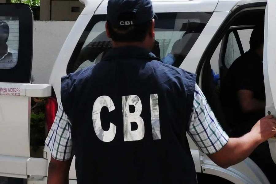 কিন্তু কী কারণে এই তল্লাশি অভিযান? সিবিআই সূত্রে জানা গিয়েছে, পুরসভায় নিয়োগকাণ্ডের তদন্তেই তাদের এই তল্লাশি অভিযান। 