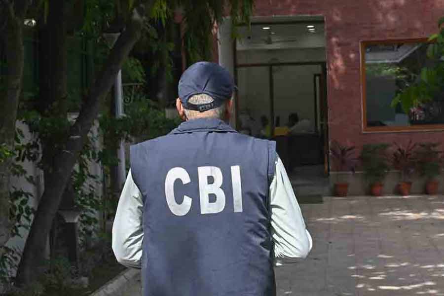 পরে সিঙ্গল বেঞ্চের সেই রায়কে চ্যালেঞ্জ করে ডিভিশন বেঞ্চে যায় রাজ্য। কিন্তু সেই  নির্দেশে স্থগিতাদেশ দেয়নি ডিভিশন বেঞ্চ। এর পরই গত ২৪ এপ্রিল এই নিয়োগ দুর্নীতি মামলায় একটি এফআইআর করে তদন্তে নামে সিবিআই।