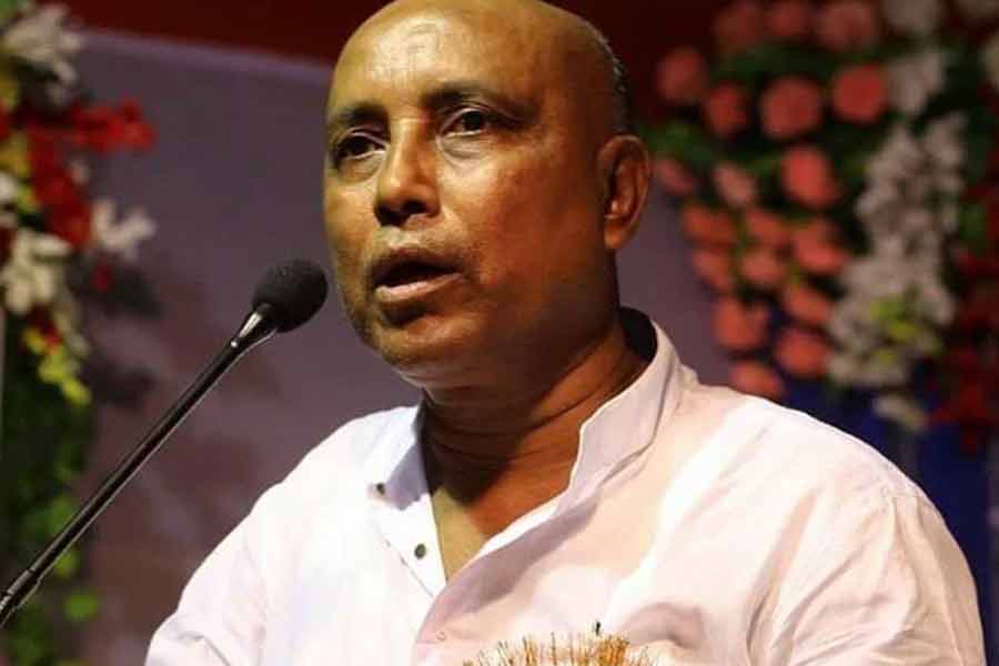 এর আগে রাজ্যের আর এক মন্ত্রীর বাড়িতে তল্লাশি চালিয়েছিল আর এক তদন্তকারী সংস্থা ইডি। পুর নিয়োগ মামলায় ৫ অক্টোবর রথীন ঘোষের বাড়িতে গিয়েছিলেন ওই কেন্দ্রীয় সংস্থার আধিকারিকেরা। 