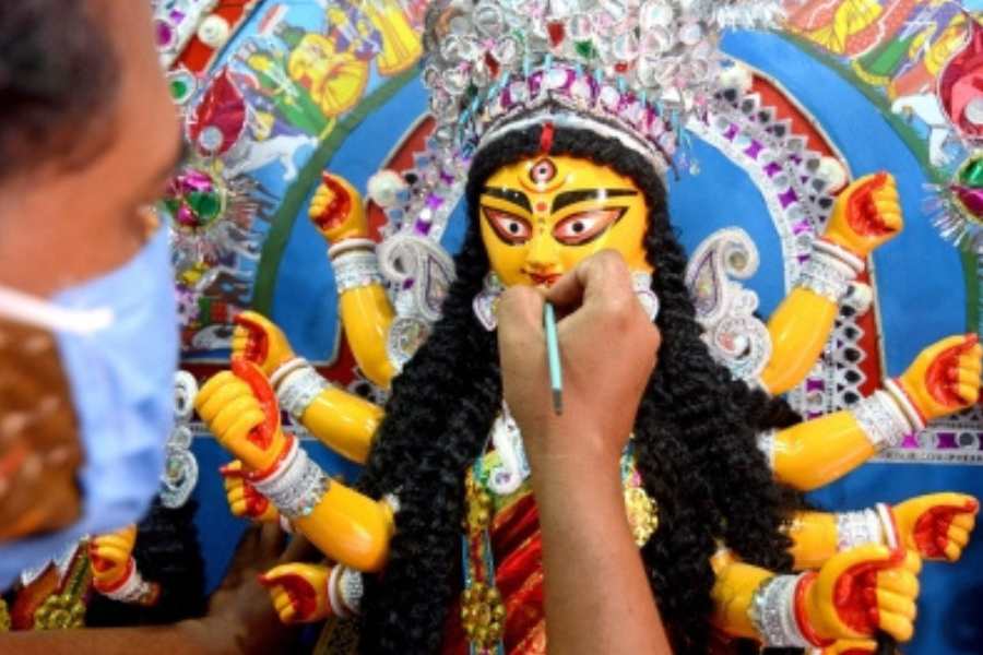 চাঁদনী চক মেট্রো স্টেশন - জানবাজার সর্বজনীন, তালতলা সর্বজনীন, ওয়েলিংটন নাগরিক কল্যাণ সমিতি।