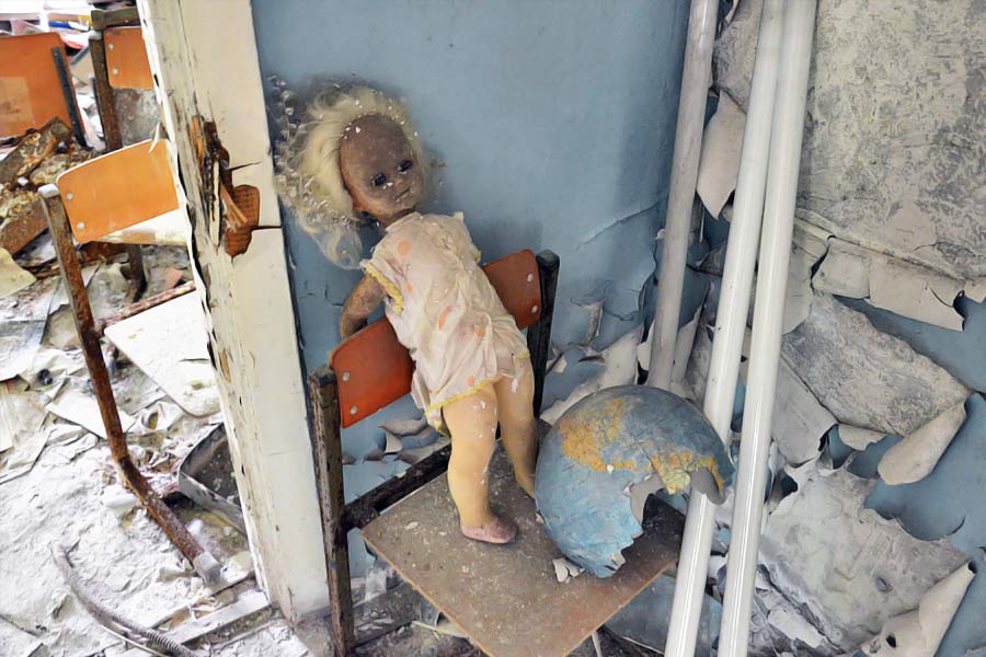 ওই তেজষ্ক্রিয় দূষণের কারণেই জনশূন্য হয়ে গিয়েছিল প্রিপিয়াত। তিন দশকেরও বেশি সময় ধরে সেখানে আর কেউ বাস করেন না।