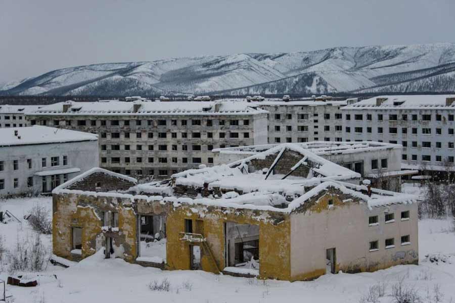 ১৯৮৯ সালে ভেঙে যায় সোভিয়েত ইউনিয়ন। তখন খনিতে কাজ থাকলেও শ্রমিকদের বেতন নিশ্চিত করার কেউ ছিলেন না। কাডিকচানে তখন মন্দা দেখা দেয়। খাদ্যাভাব চরমে ওঠে। এক বাসিন্দা জানিয়েছিলেন, পেট ভরাতে তাঁরা তখন কুকুর মেরে খাচ্ছিলেন।