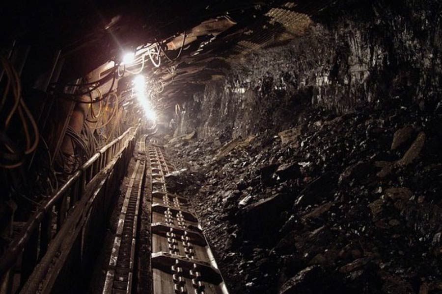 এ রকম যখন অবস্থা, ১৯৯৬ সালের ২৫ নভেম্বর কয়লাখনিতে মিথেন গ্যাস বিস্ফোরণ হয়। মারা যান ছয় শ্রমিক।