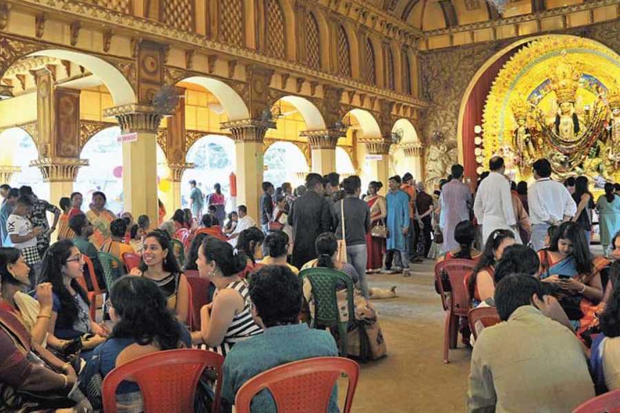 যতীন দাস পার্ক মেট্রো স্টেশন - ম্যাডক্স স্কোয়ার, ২৩ পল্লি, ফরওয়ার্ড ক্লাব, মাতৃমন্দির, বকুলবাগান, যতীন দাস পার্ক।