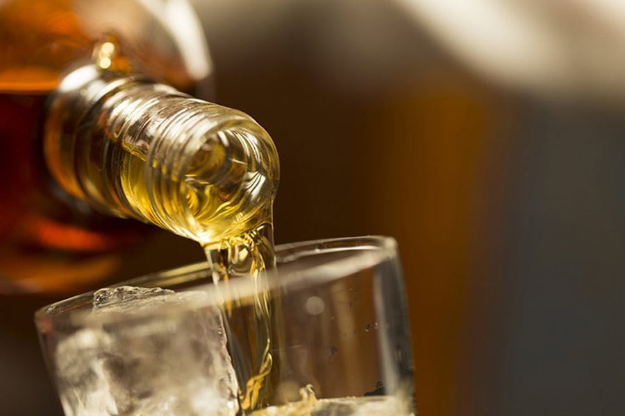 আর্মেনিয়া এমন একটি দেশ, যেখানে সুরাপান সংক্রান্ত নিয়মকানুন কড়া নয়। খদ্দেরের বয়সের উপর কিছু নির্ভর করে না।