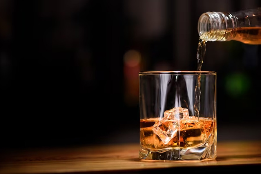 বুলগেরিয়ায় মদ কেনার সময় খদ্দেরের বয়স খতিয়ে দেখা হয়। ১৮ বছরের কম বয়সি কেউ দোকান থেকে মদ কিনতে পারবে না।