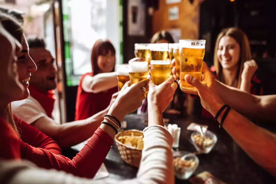 মদপানের উপর কড়াকড়ি না থাকলেও ১৮ বছরের কম বয়স হলে কেউ মদ কিনতে পারে না নরওয়েতে।