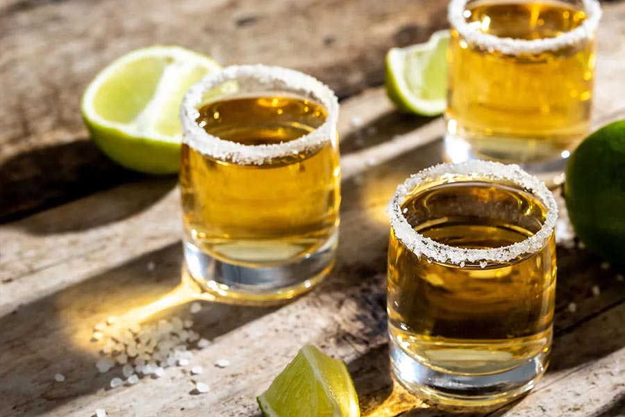 পাব হোক বা ক্লাব, প্রাপ্তবয়স্ক না হলেও সুরাপানের অনুমতি রয়েছে বেলজিয়ামে। কিন্তু জনসমক্ষে সে দেশের কোথাও মদপান করা যায় না।