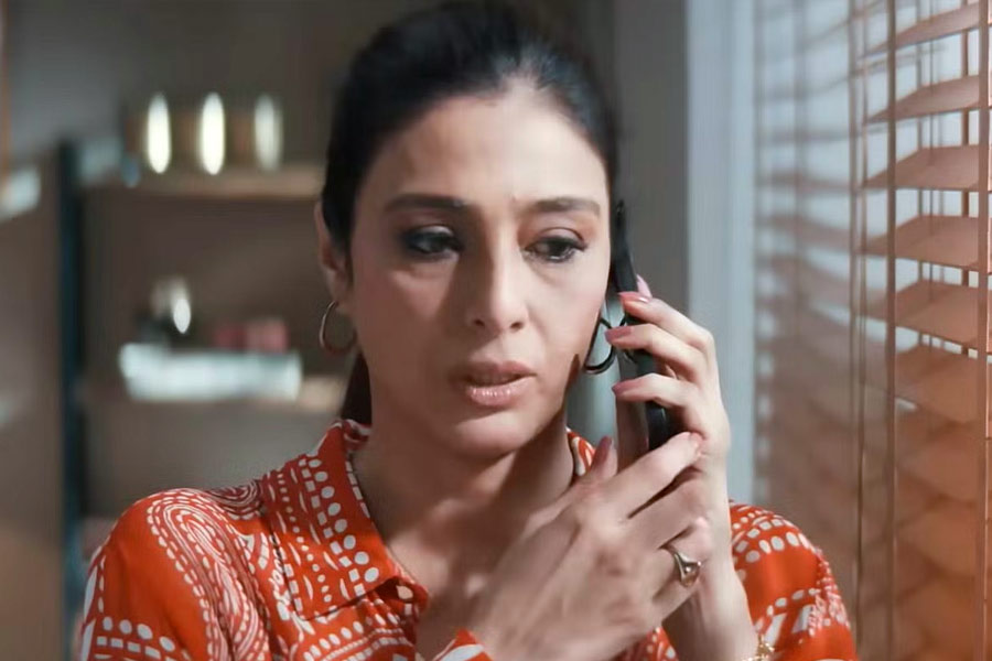 হঠাৎ নিখোঁজ হয়ে যান রবীন্দ্র। বহু বছর আমেরিকায় আশ্রিত হিসাবে ছিলেন তিনি। কানাঘুষো শোনা যায় বিদেশে থাকাকালীন পথ দুর্ঘটনায় মারা যান তিনি।