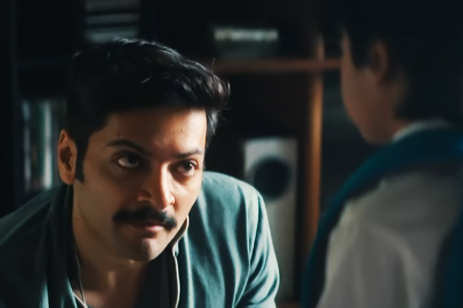 গোপন সূত্রে খবর পাওয়া যায়, আমেরিকার গোয়েন্দা সংস্থার তরফে মাসে মাসে নির্দিষ্ট পরিমাণ টাকাও দেওয়া হত রবীন্দ্রকে।