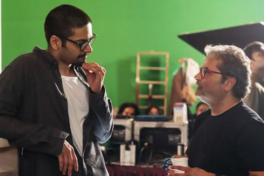 পরে নাকি রবীন্দ্রকে টাকা পাঠানো বন্ধ করে দেয় আমেরিকা। এমনকি তিনি আমেরিকায় যেন কোনও কাজ করতে না পারেন সে ব্যবস্থাও করা হয়েছিল বলে জানা যায়।