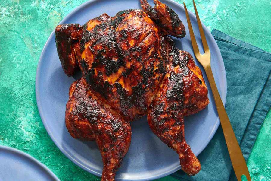 আকাশ থেকে টুপটাপ বৃষ্টির মতো ঝড়ে পড়ছে পিৎজা, বার্গার, চকোলেট, আইসক্রিমের মতো মুখরোচক সব খাবার। খাদ্যরসিকদের কাছে এ স্বপ্নের মতোই বটে। কিন্তু এ রকম ঘটনা যদি বাস্তবে ঘটে?