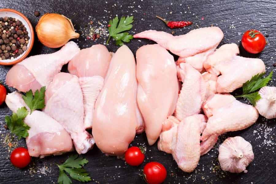 আওয়াজ শুনে অ্যালান বাড়ির ভিতর থেকে বেরিয়ে আসেন বলে দাবি করেন তাঁর স্ত্রী। তিনি জানান, টানা সাত মিনিট ধরে আকাশ থেকে মাংসের টুকরো পড়ার পর তা হঠাৎ করে থেমে যায়। কোন প্রাণীর মাংস তা খতিয়ে দেখার জন্য ঘটনাস্থলে পৌঁছন তাঁরা। এলাকার অন্যান্যরাও সেখানে জড়ো হন।