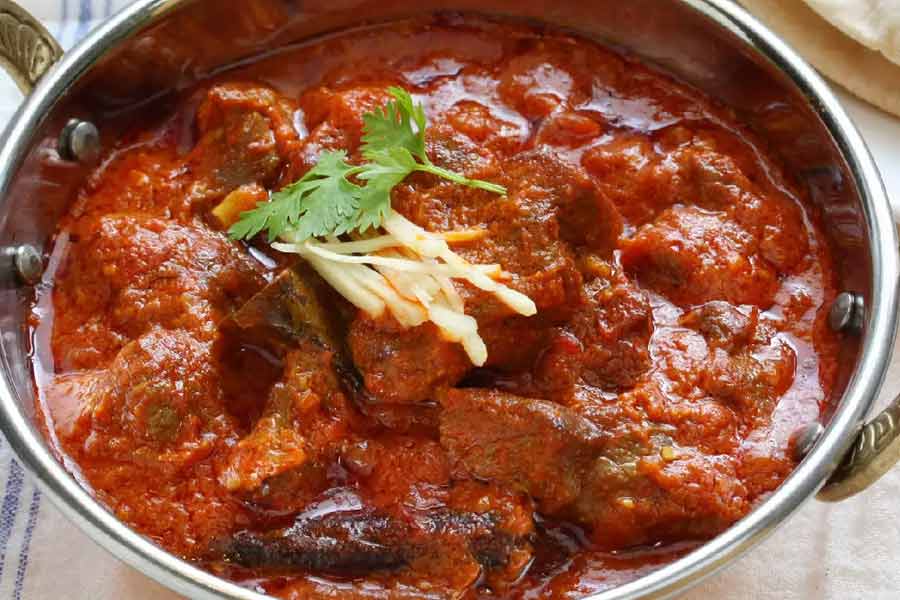 বিজ্ঞানীর দাবি, সায়ানোব্যাকটেরিয়ার উপর বৃষ্টির জল পড়ার পর তা জেলির মতো আকার ধারণ করে। ওজন বৃদ্ধি পাওয়ায় বৃষ্টির মতো আকাশ থেকে নীচে পড়তে শুরু করে।