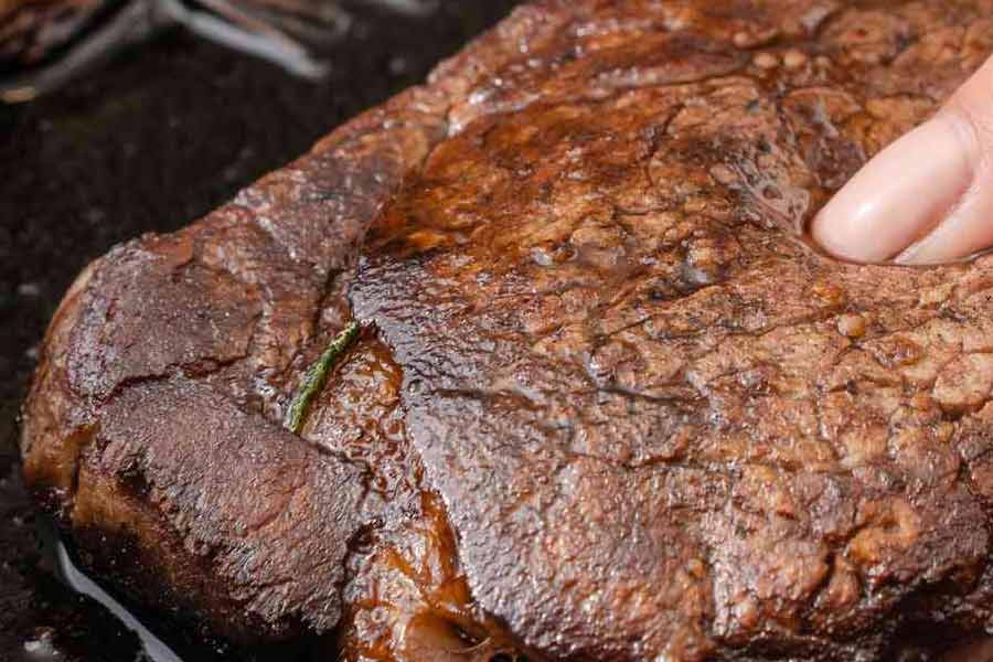 গবেষকদের দাবি, ভারী টুকরোগুলি মাটিতে আছড়ে পড়ার পর চারদিকে ছড়িয়ে পড়ে এবং শুকনো হয়ে যায়। তাই নমুনা পরীক্ষা করেও যে সঠিক ফল পাওয়া যাবে সেই আশাও ক্ষীণ হয়ে পড়ে। ‘মাংস বৃষ্টি’র রহস্য এখনও অন্ধকারেই ডুবে রয়েছে।