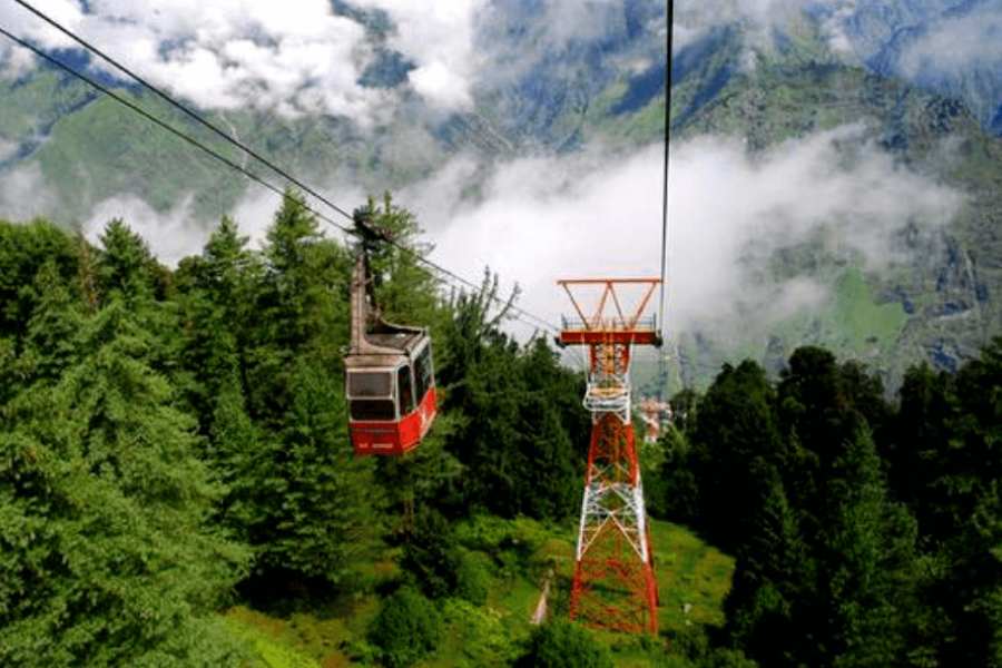 আউলির রোপওয়ে সার্ভিস চলে প্রতিদিন সকাল ৮টা থেকে সন্ধে ৬.৩০ পর্যন্ত।  আধ ঘন্টা অন্তর ছাড়ে। ২৫ মিনিটের যাত্রাপথ। ভাড়া মাথাপিছু ৭৫০ থেকে ১০০০ টাকা। পাঁচ বছরের কম বয়সি বাচ্চাদের টিকিট লাগে না। পর্যটকদের শুধু খেয়াল রাখতে হবে যে, বেশি মালপত্র নিয়ে কেবল কারে ওঠা বিপজ্জনক। হয় যে গাড়িতে আউলি এসেছেন,  তাতে ব্যাগ রাখুন,  নিদেনপক্ষে জোশীমঠের হোটেলের ক্লকরুমেও ব্যাগেজ রেখে আউলি বেড়াতে আসতে পারেন। 