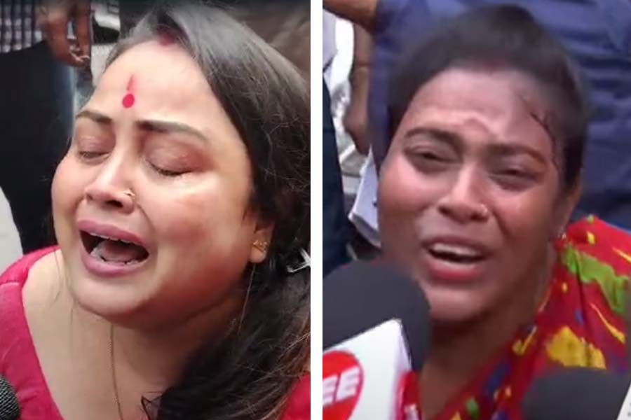 গত শুক্রবার হাই কোর্টে কামদুনি-রায় ঘোষণা হতেই হতাশায় ভেঙে পড়েন কামদুনির সুবিচার চেয়ে আন্দোলনকারী মৌসুমী এবং টুম্পারা। বিচারপতিদের এজলাসে যাওয়ার পথে রাস্তাতেই বসে পড়ে কান্নাকাটি শুরু করেন তাঁরা। কাঁদতে কাঁদতে অজ্ঞানও হয়ে যান মৌসুমী!