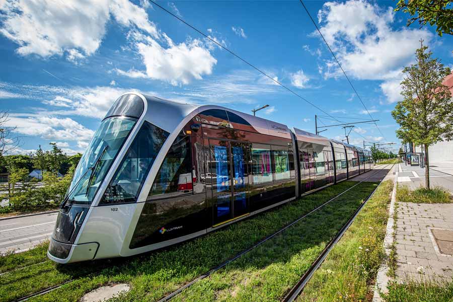 সরকারি পরিসংখ্যান জানাচ্ছে, লুক্সেমবার্গে ফি মাসের সর্বনিম্ন মজুরিও নেহাত কম নয়। ভারতীয় মুদ্রায় তা ২ লক্ষ ২৫ হাজার টাকা। তা হলে সে দেশের বাসিন্দাদের একাংশের এই হাঁড়ির হাল কেন?