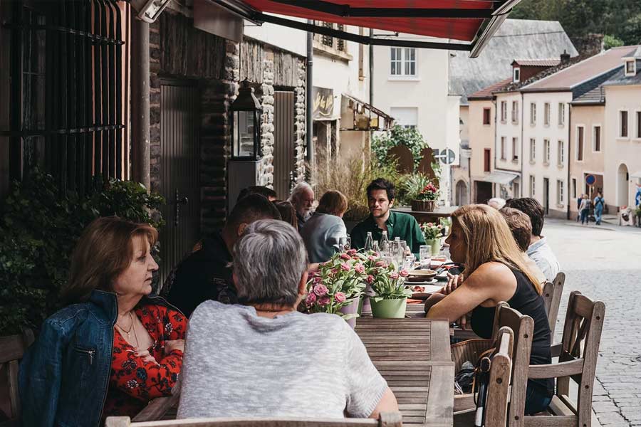 ফিলিপে বলেন, ‘‘জমি-বাড়ির চড়া দামের পাশাপাশি নির্মাণের ব্যয় এবং সম্পত্তি ক্রয়ের খরচও ভোটারদের কাছে বড় সমস্যা হয়ে দাঁড়িয়েছে।’’