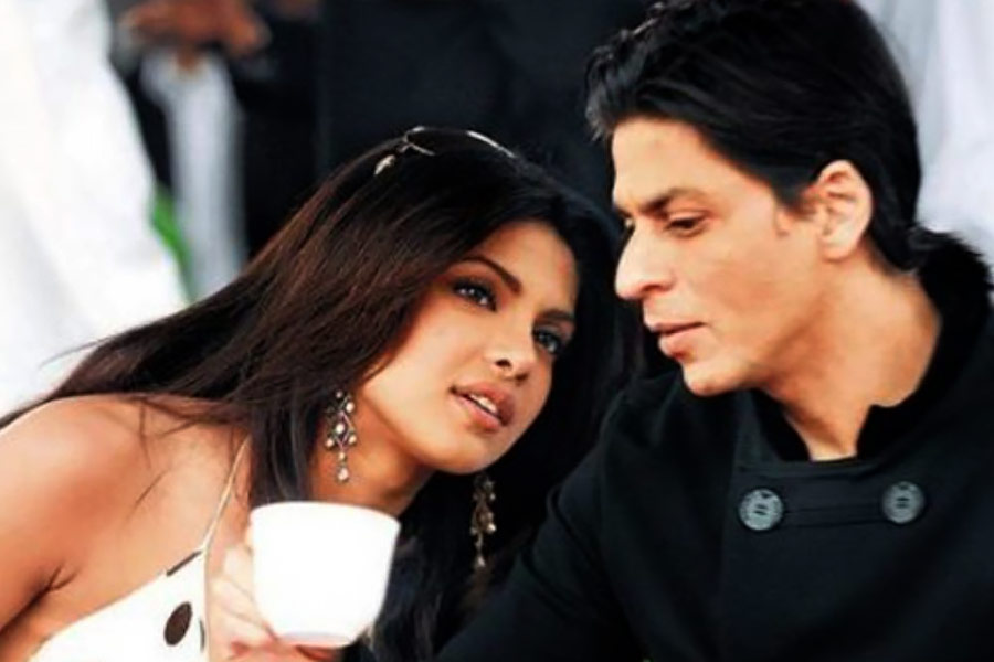 ২০০৯ সালে সংবাদ সংস্থা দ্বারা আয়োজিত একটি পুরস্কার বিতরণী অনুষ্ঠানে বিনোদন বিভাগে পুরস্কার পান প্রিয়ঙ্কা। কিন্তু সশরীরে সেই অনুষ্ঠানে উপস্থিত ছিলেন না তিনি। হাজির হন ভিডিয়োকলের মাধ্যমে।