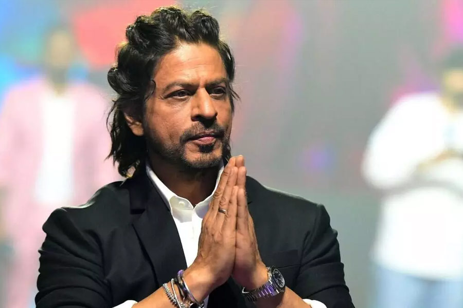 অনুষ্ঠানে অতিথি হিসাবে উপস্থিত ছিলেন কর্ণ জোহর-সহ বলিপাড়ার বহু নামজাদা তারকা। অতিথির আসনে দেখা যায় শাহরুখকেও।