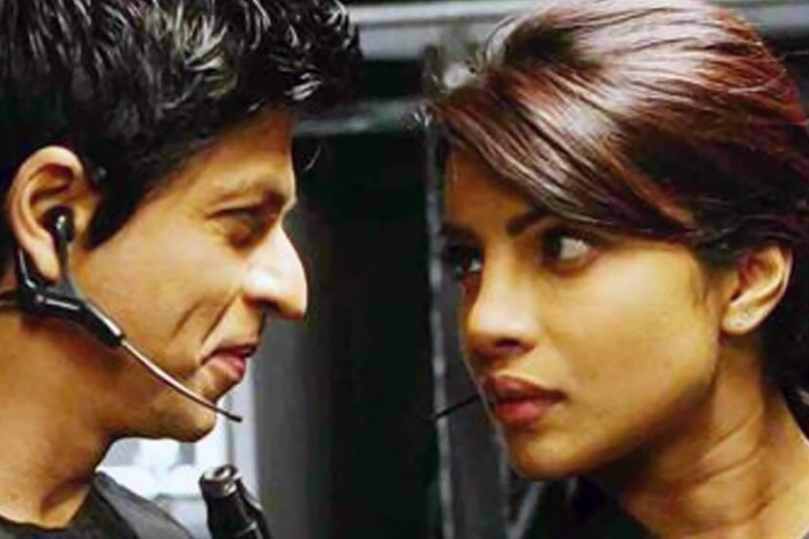 শাহরুখের পর প্রিয়ঙ্কাও আর কথা বাড়াননি। এই অনুষ্ঠানের কয়েক বছরের মধ্যে প্রিয়ঙ্কা বলিউড থেকে হলিউডে যান। একাংশের মতে, কেরিয়ার তৈরি করতে হলিউডে যান অভিনেত্রী। কিন্তু এর নেপথ্যে নাকি অন্য কারণও ছিল।