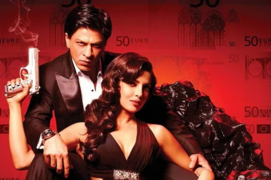 বলিপাড়ার অন্দরমহল সূত্রে খবর, প্রিয়ঙ্কাকে অন্য ছবিতে অভিনয়ের সুযোগ করে দেওয়ার জন্য নাকি বলি পরিচালকদের কাছে অভিনেত্রীর নাম প্রস্তাবও করতেন অভিনেতা। 