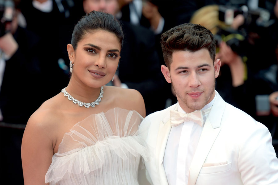 ২০১৮ সালে সঙ্গীতনির্মাতা নিক জোনাসকে বিয়ে করেন প্রিয়ঙ্কা। ২০২২ সালে কন্যাসন্তানের জন্ম দেন অভিনেত্রী। বর্তমানে নিজের কেরিয়ার, স্বামী, সন্তান মালতিকে নিয়ে ব্যস্ত রয়েছেন প্রিয়ঙ্কা। ভারতে নয়, ক্যালিফর্নিয়ায় স্থায়ী আস্তানা রয়েছে তাঁর।