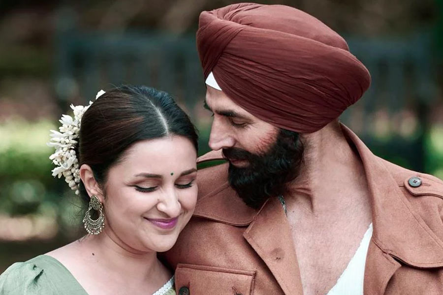 Which old school technique is followed by Shah Rukh Khan and Akshay Kumar 