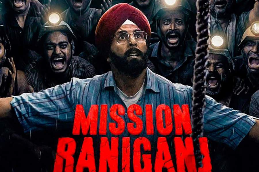 Which old school technique is followed by Shah Rukh Khan and Akshay Kumar 