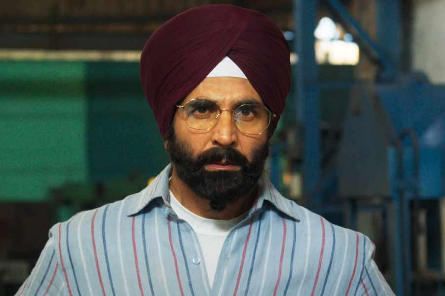 Which old school technique is followed by Shah Rukh Khan and Akshay Kumar 