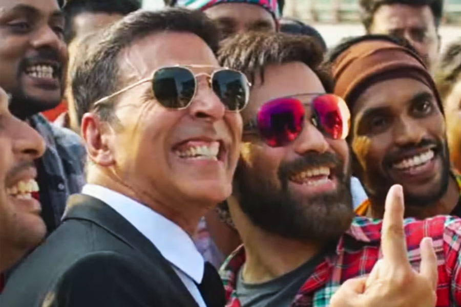 Which old school technique is followed by Shah Rukh Khan and Akshay Kumar 