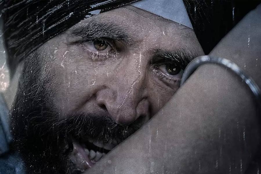 Which old school technique is followed by Shah Rukh Khan and Akshay Kumar 