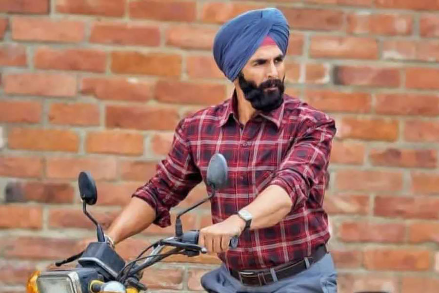 Which old school technique is followed by Shah Rukh Khan and Akshay Kumar 