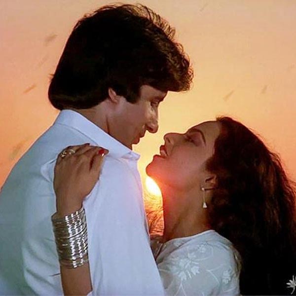 অমিতাভ এবং রেখা দু’জনেই তাঁদের সম্পর্কের কথা প্রকাশ্যে স্বীকার না করলেও একাধিক পুরনো সাক্ষাৎকারে অমিতাভের প্রতি অনুভূতি নিয়ে রেখাকে সরব হতে দেখা গিয়েছে। রেখা এক পুরনো সাক্ষাৎকারে জানিয়েছিলেন যে, অমিতাভের জন্য তাঁর মনে অগাধ ভালবাসা এবং শ্রদ্ধা রয়েছে।