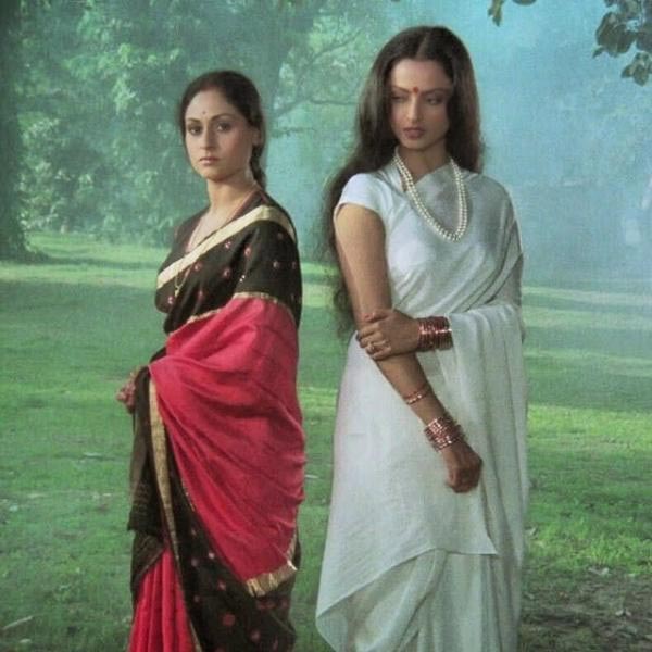 জয়ার পিছনের সারিতে বাবা-মাকে নিয়ে বসেছিলেন অমিতাভ। রেখা জানান, প্রজেকশন রুম থেকে সকলকে স্পষ্ট দেখতে পাচ্ছিলেন তিনি।