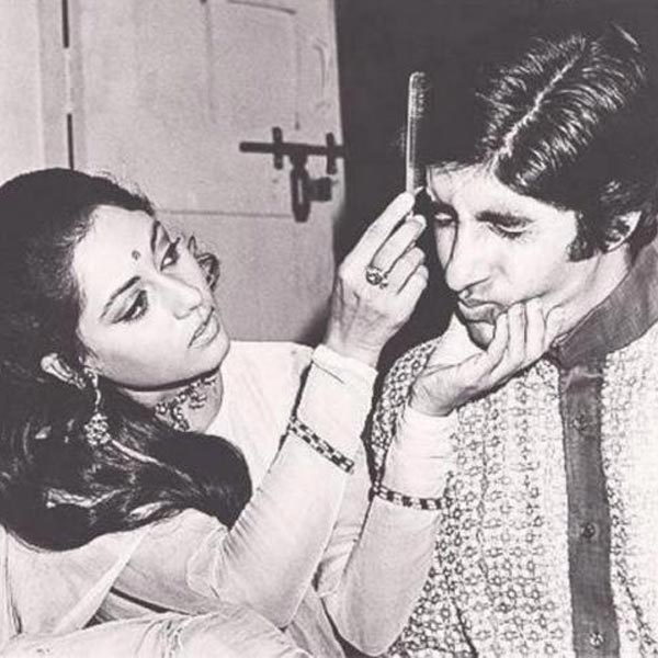 বিবাহ-বহির্ভূত সম্পর্ককে ঘিরে বোনা হয় ‘সিলসিলা’ ছবির চিত্রনাট্য। গল্পের শেষে নাকি স্ত্রীর কাছে ফিরে যান মূল চরিত্র। এই অংশটি জয়ার পছন্দ হওয়ায় পরে সেই ছবিতে অভিনয় করতে রাজি হন অমিতাভ-পত্নী।