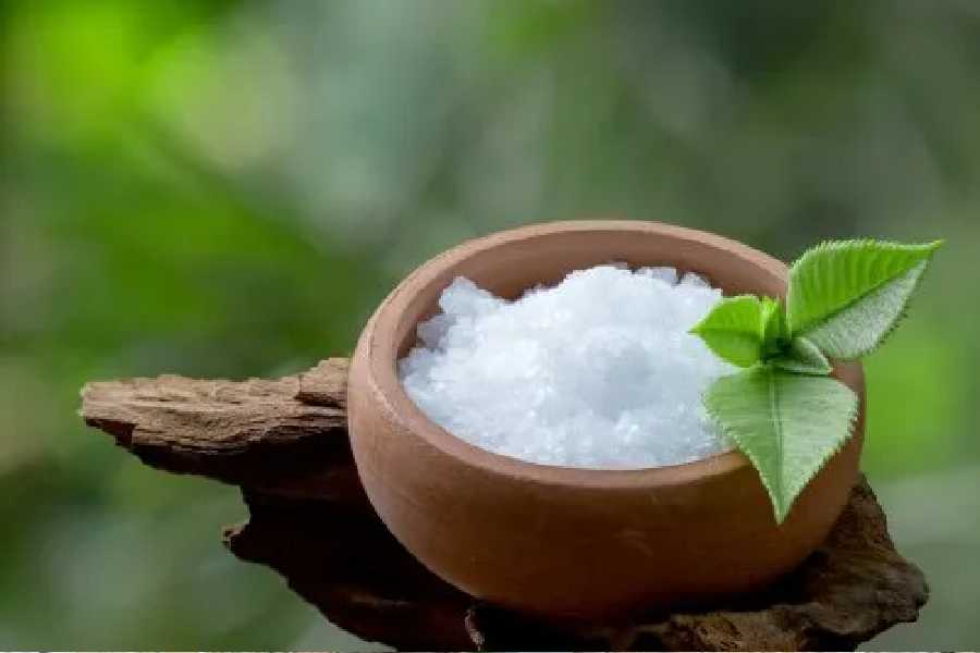 Five amazing benefits of camphor for skin care and health care
