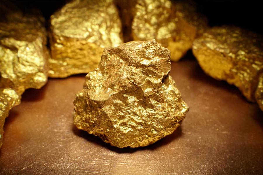 এ শহরে সোনার খোঁজের শুরুটা হয়েছিল সেই ১৯০২ সালে। টম ফিশারম্যান নামে এক স্থানীয় বাসিন্দা র‌্যাবিট স্প্রিং এলাকা থেকে সোনার কিছুটা নমুনা নিয়ে গিয়েছিলেন টোনোপা শহরে। সে কথা কানাকানি হতেই নড়েচড়ে বসেছিলেন বিলি মার্শ এবং হেনরি স্টিমলার নামের দুই সন্ধানী।